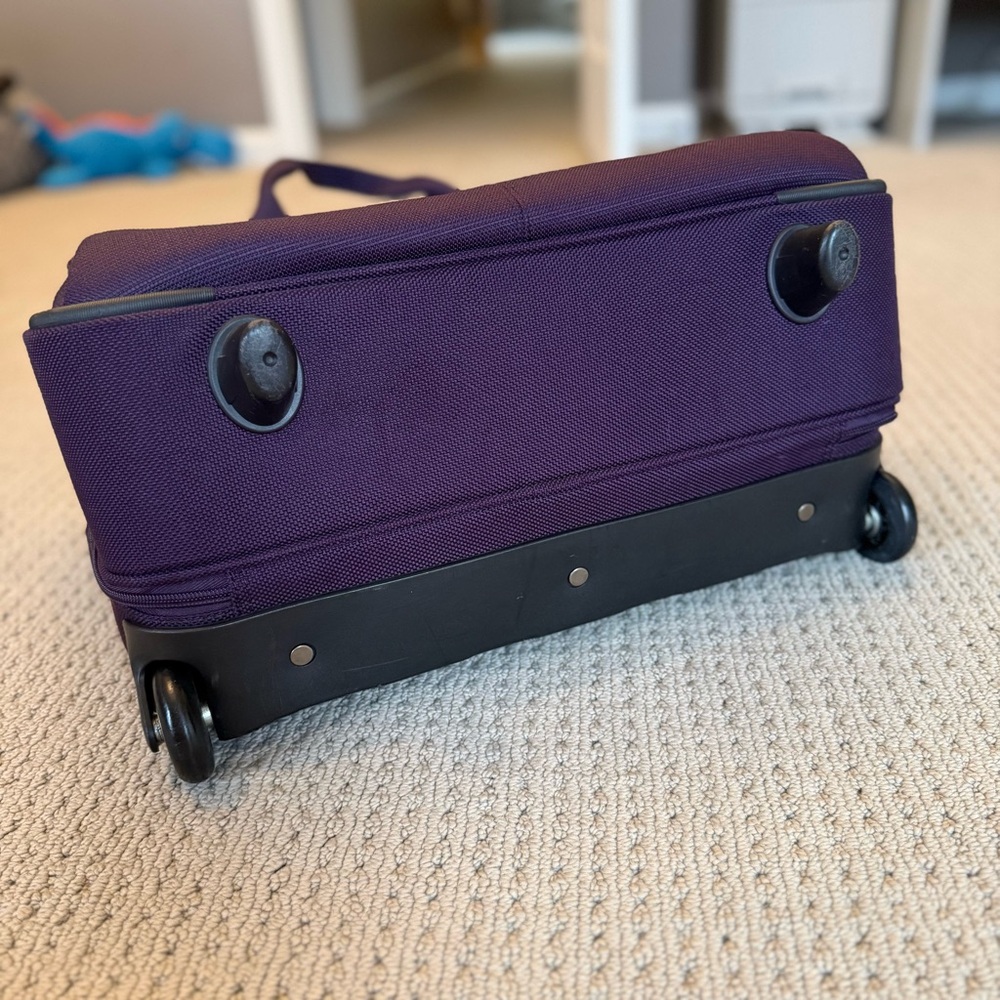 Ricardo Dark Purple Overnight Travel Bag - Picture 6 of 6